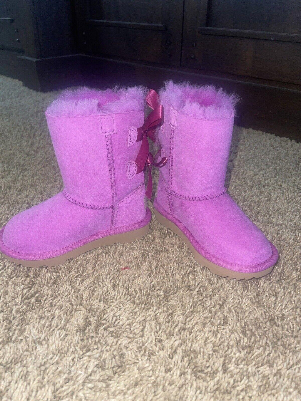 UGG Girl's Toddler Bailey Bow Suede Shearling Boots Size 6
