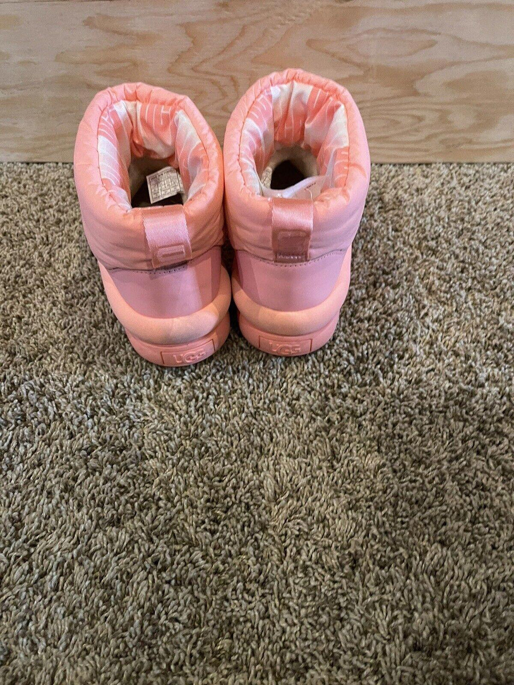 UGG Classic Maxi Mini Boots Women's Size 6 Sweetheart