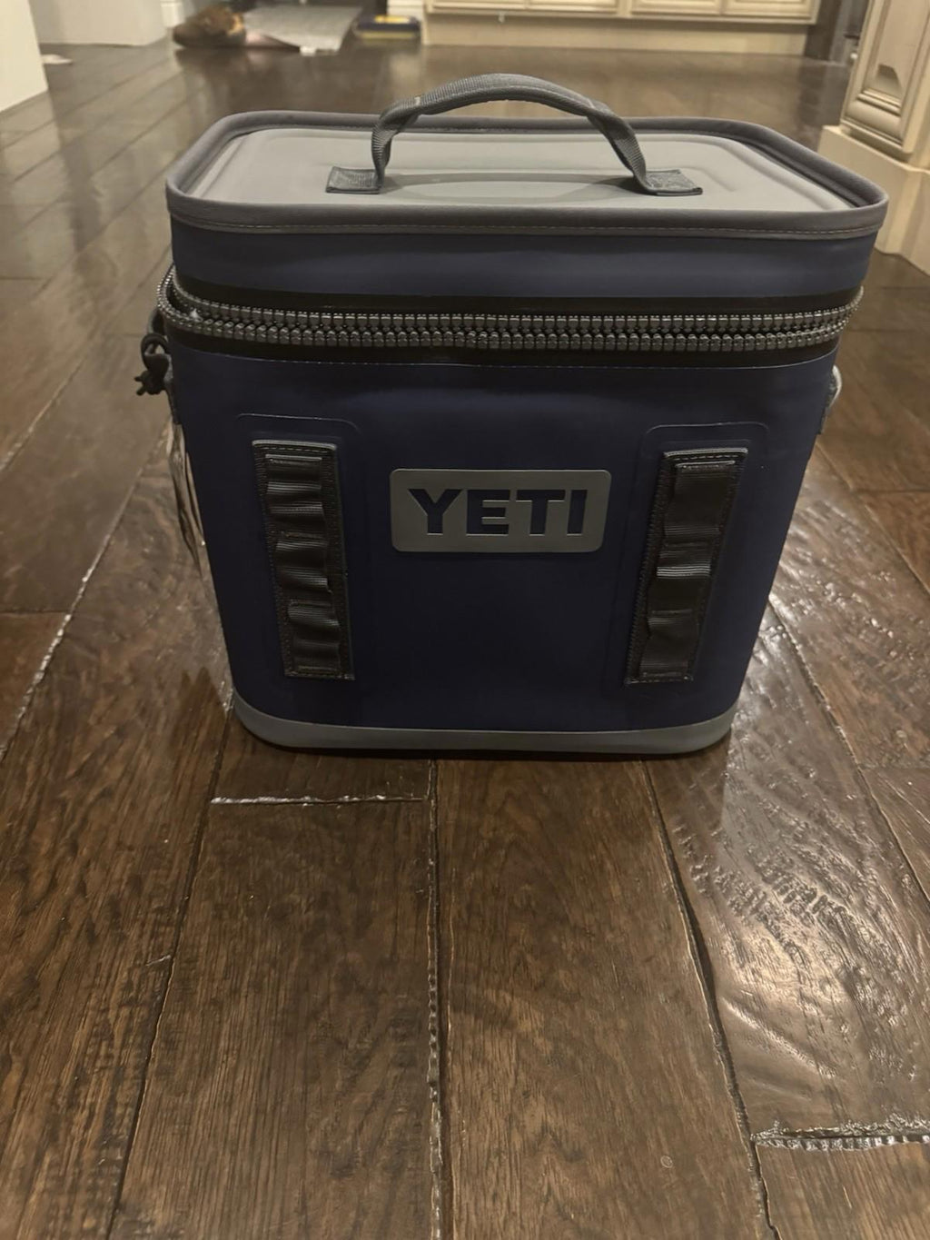 NEW! YETI Hopper Flip 12 Portable Soft Cooler, Navy Blue