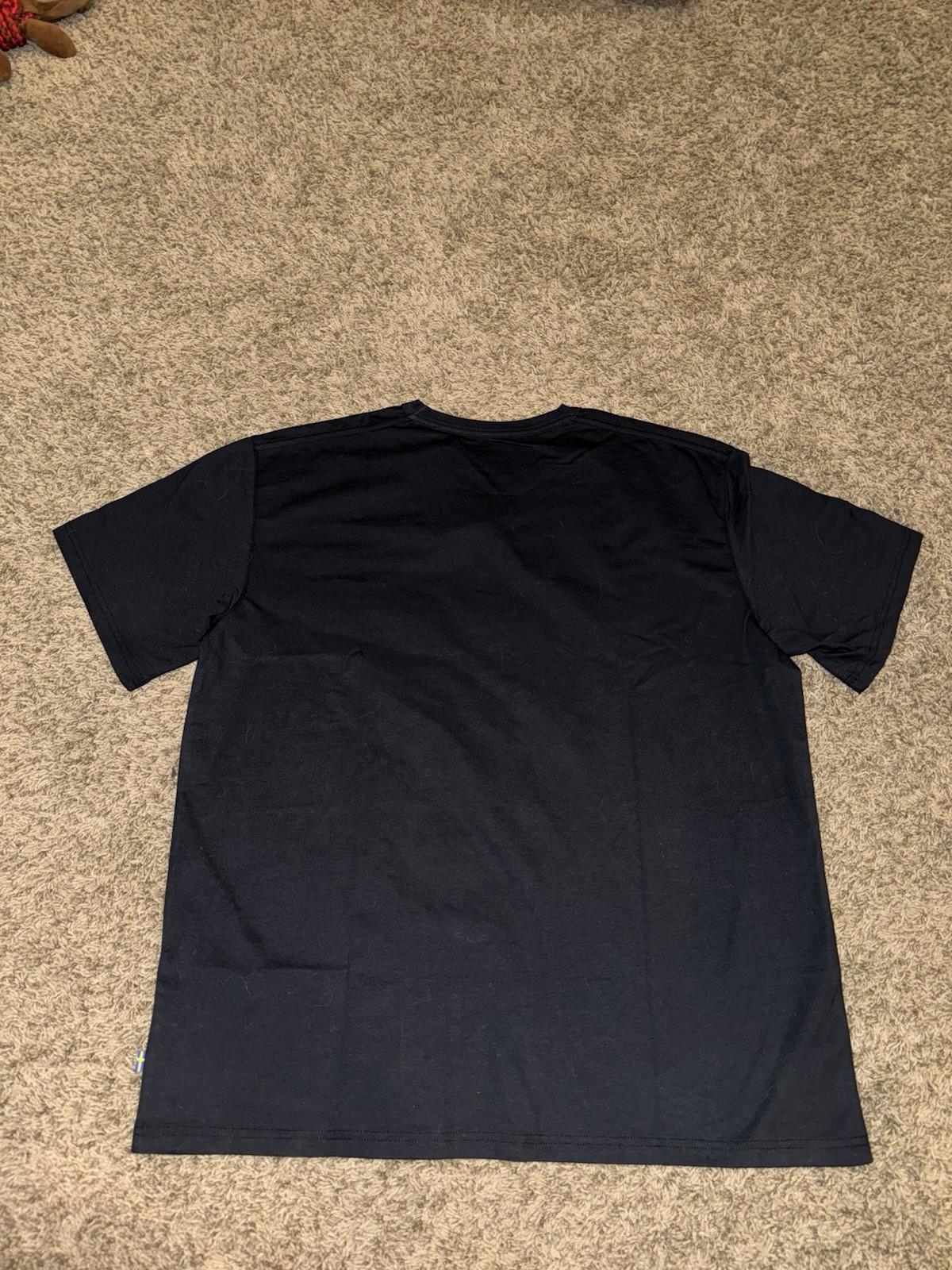 NEW! Limited Edition, RARE ￼Fjallraven Logo Pocket T-Shirt Black medium NEW