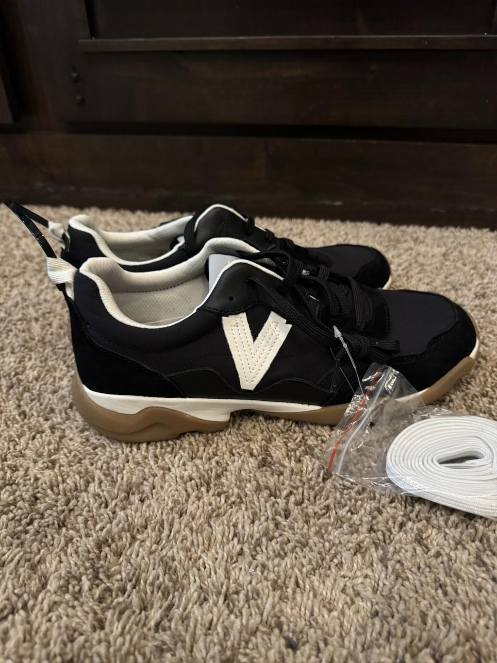 Vionic Women's Walk Slim Glide Sneaker Sz 9 US. NWOB