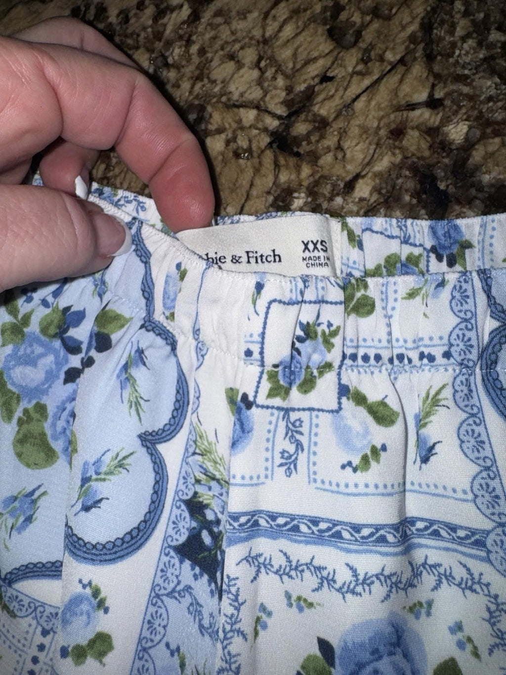 NEW Abercrombie & Fitch Blue Faux Silk Pull-On Short Blue floral- Size XXS