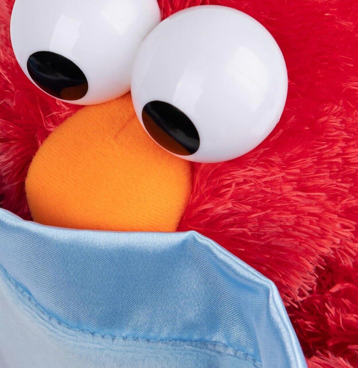 Sesame Street Elmo Peek A Boo Animated and Talking Red Gund Plush Toy Works New!