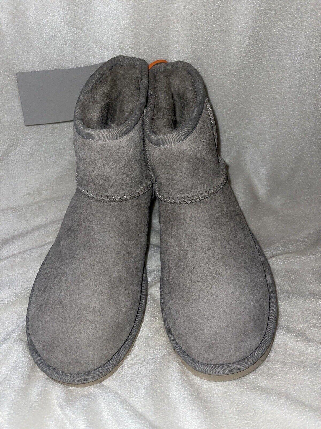 UGG CLASSIC MINI II Women’s Size 6 Sheepskin Ankle Boots