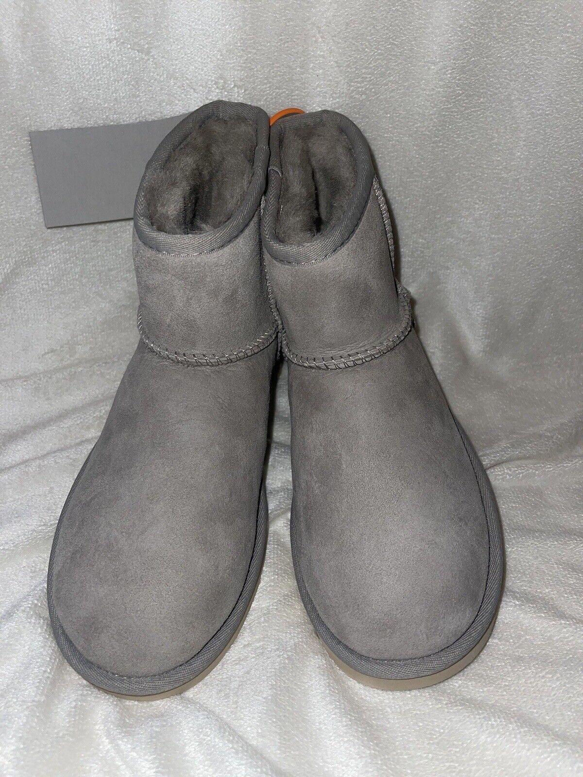 UGG CLASSIC MINI II Women’s Size 6 Sheepskin Ankle Boots