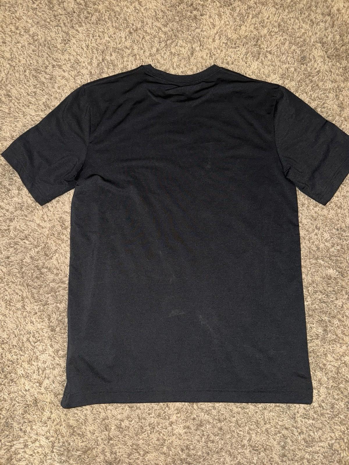 Travis Mathew Shirt Mens Small Black Scenic Vista Active Performance Tee NWT