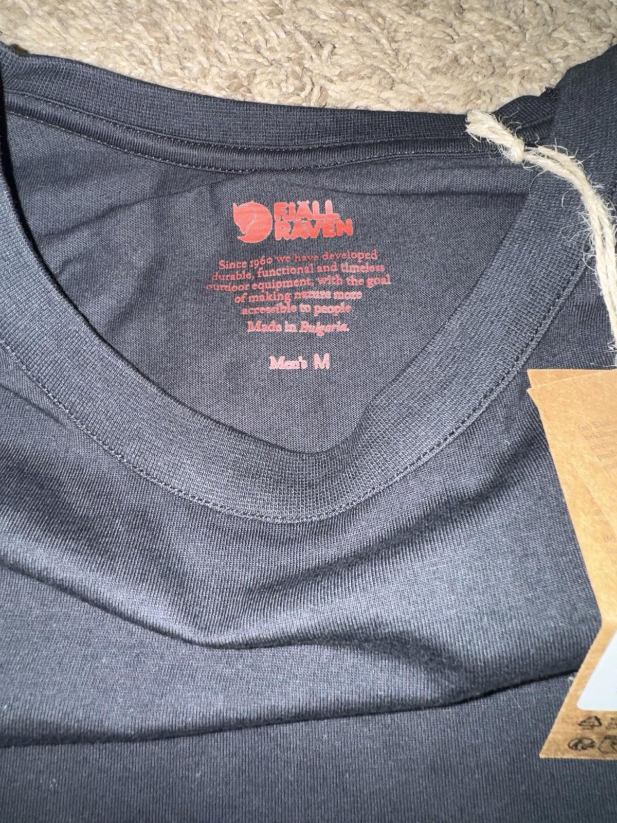NEW! Limited Edition, RARE ￼Fjallraven Logo Pocket T-Shirt Black medium NEW