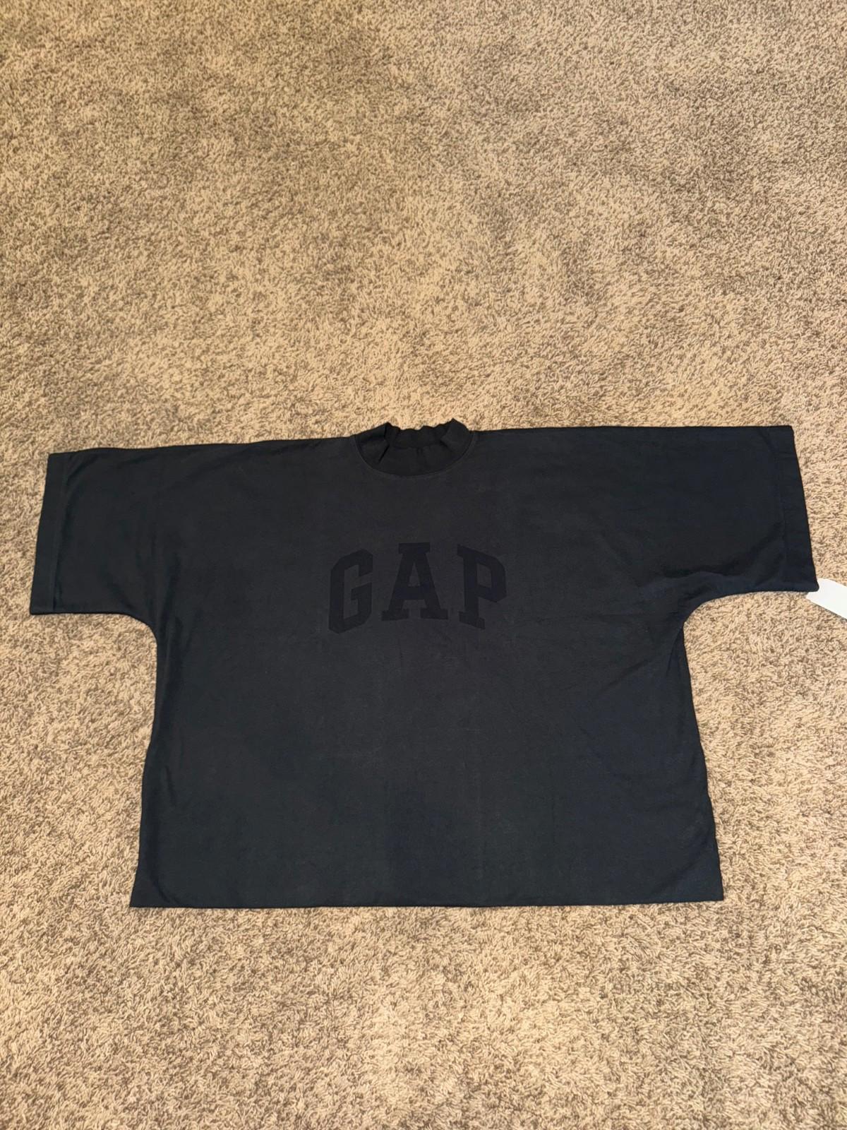 NEW Yeezy x GAP Dove No Seam Short Sleeve Size Men’s MED NWOT