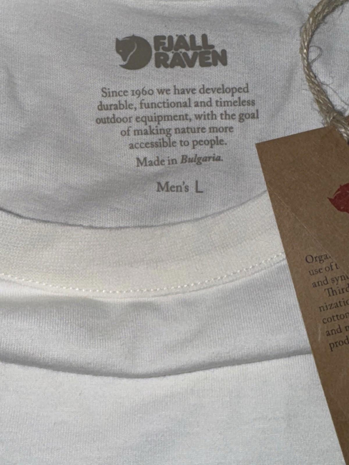 NEW! Limited Edition RARE Fjallraven Logo Pocket T-Shirt Of-White Large NEW